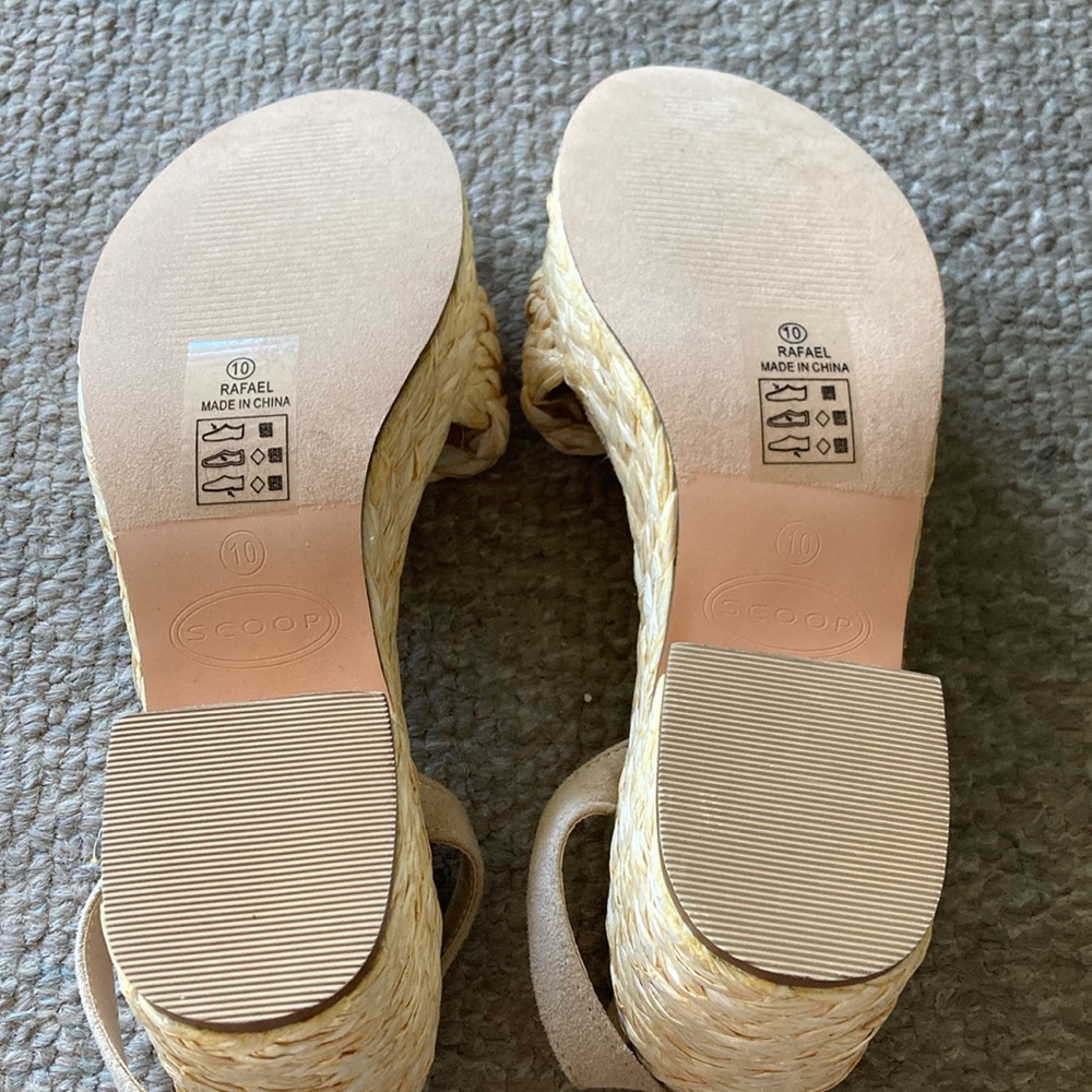 Scoop Women's Raffia Platform Sandals, Size 10
3.5'' block heel, NWOT - Picture 3 of 3
